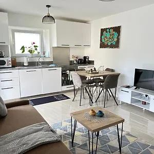 Superbe Proche De Stations De Appartement